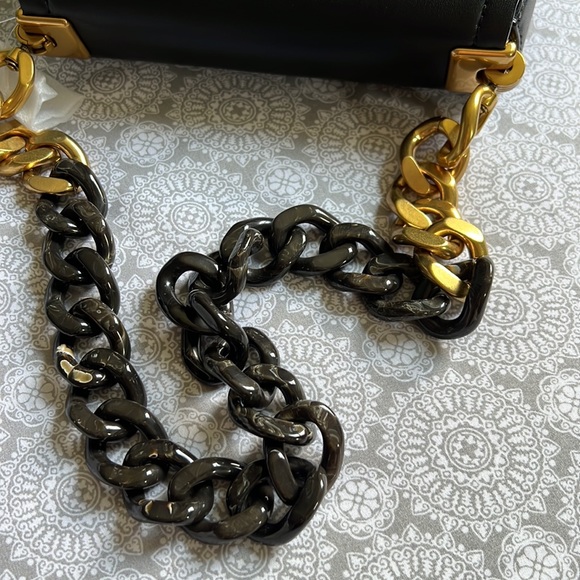 Charles & Keith Sonnet Two-Tone Chain Handle Shoulder Bag—Brand New with Tags - Picture 4 of 6